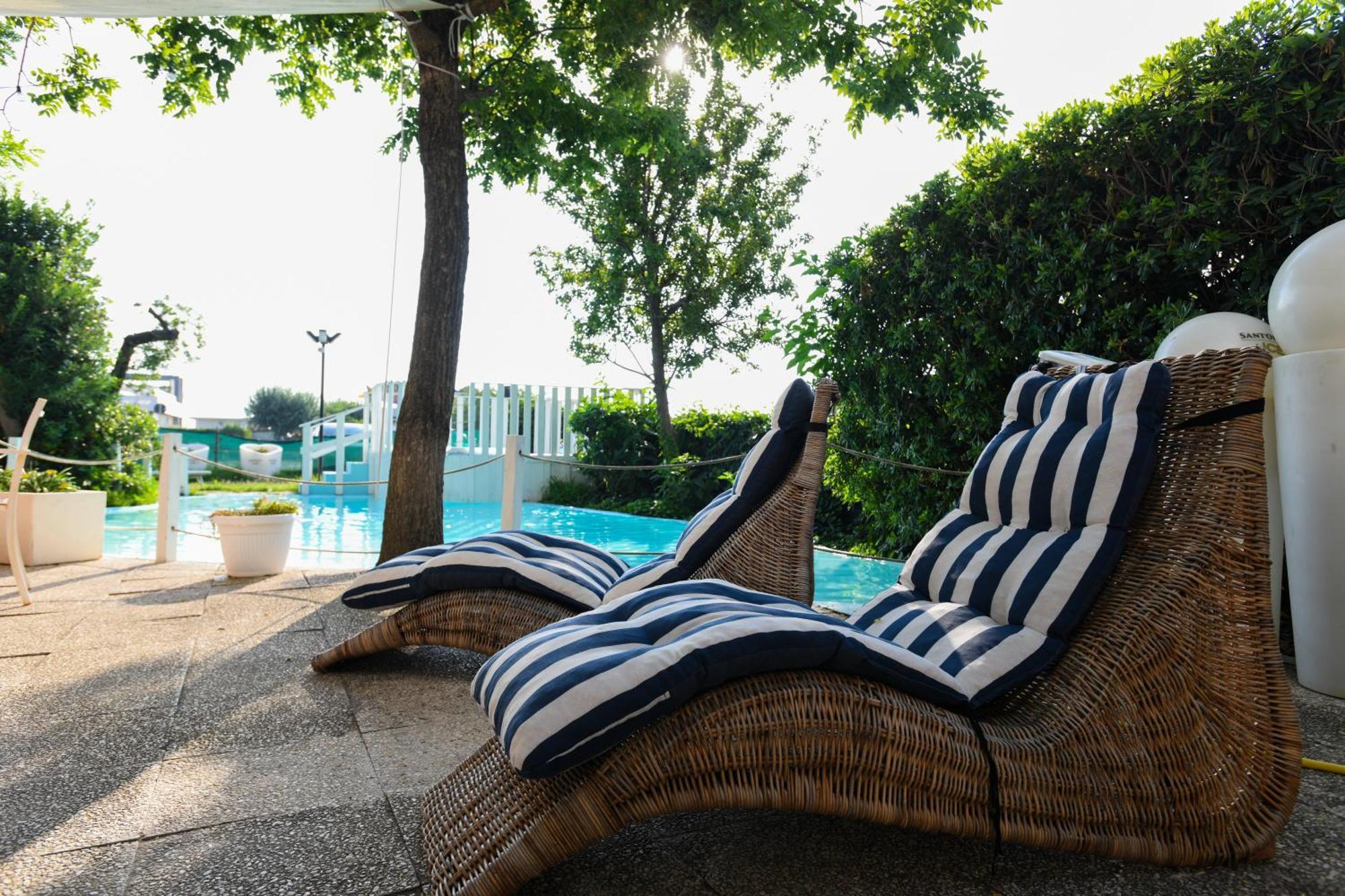 Hotel Eritrea Чезенатико Екстериор снимка